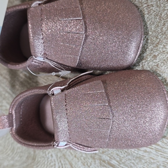 Cat & Jack Metallic Pink Faux Leather Fringe Moccasins - Picture 8 of 11